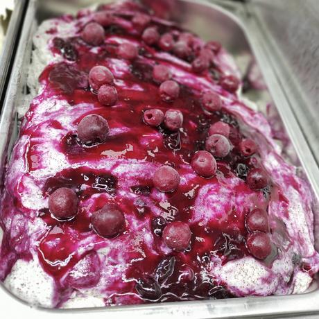 Meggyes joghurt fagylalt
