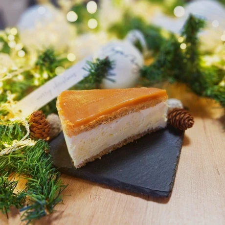Karamellás krémes torta szelet