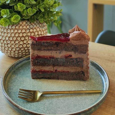 Málnás csokoládétorta szelet
